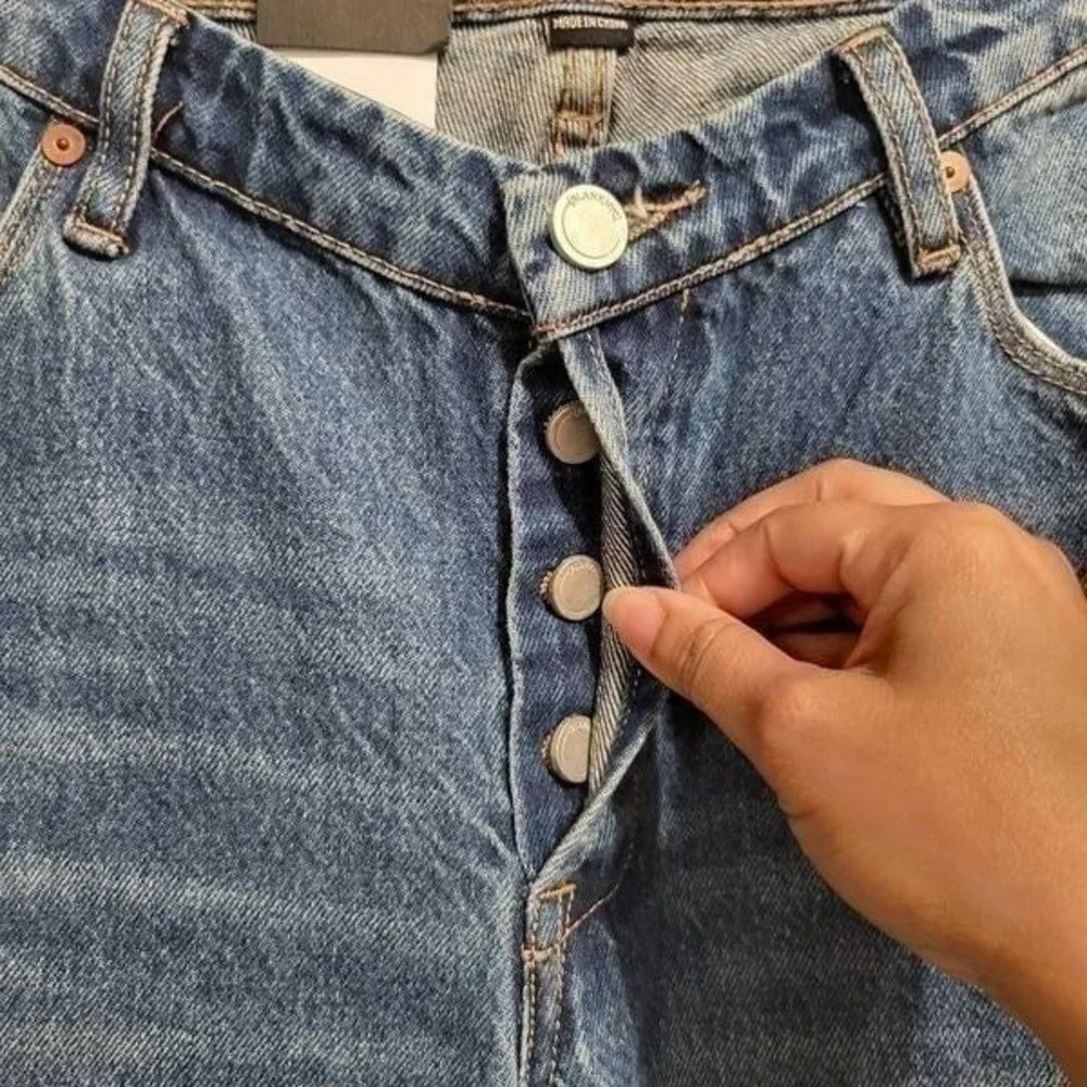Blank NYC
V-front Baxter fit 
In my Head Straight Leg Jean - Picture 6 of 10